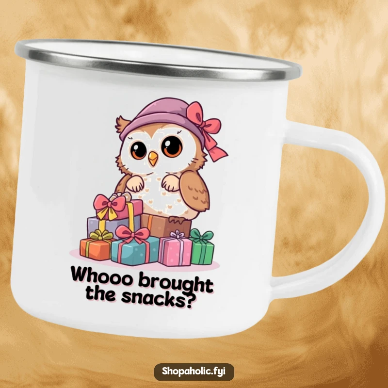 Funny Owl Camping Mug: A curious owl peeks from behind a pile of gifts, perfect for outdoor treks and a touch of mystery.